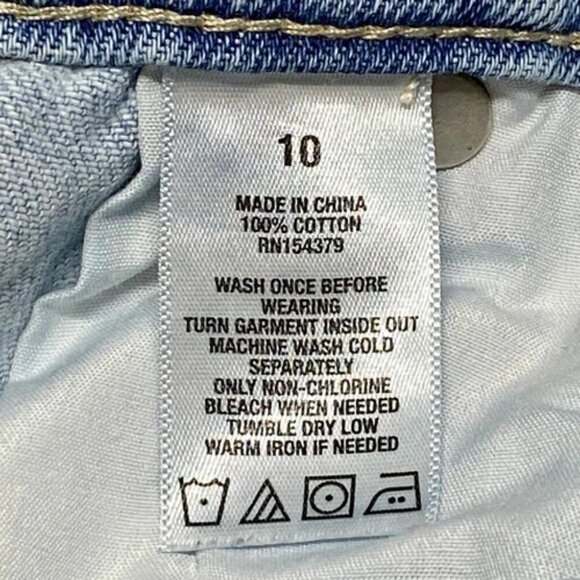 AERO Mom Jean Shorts Distressed Ripped Denim Light Blue Wash Woman's Size 10 GUC - Picture 4 of 7